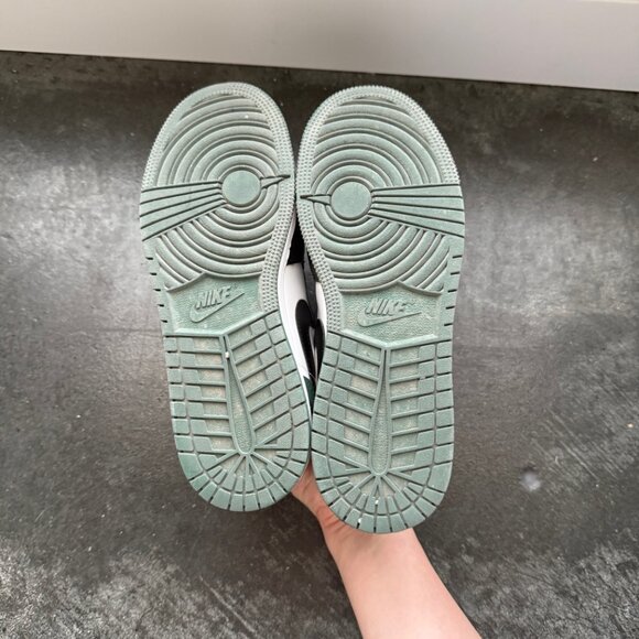 Jordan Women's Green and Black Trainers - Picture 5 of 6